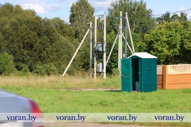 Біяпрыбіральні, бясплатная каша і ДАІ. Што адбываецца на мяжы з Літвой, дзе захраслі сотні машын