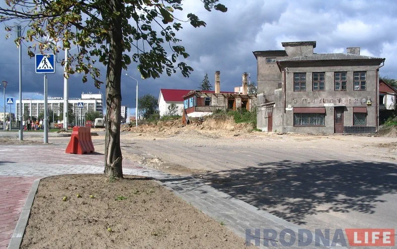 "Гарачы хлеб". Верасень 2006 - за месяц да зносу будынка