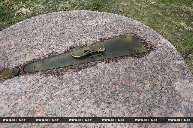 На Августовском канале открыли восстановленные 200-летние солнечные часы