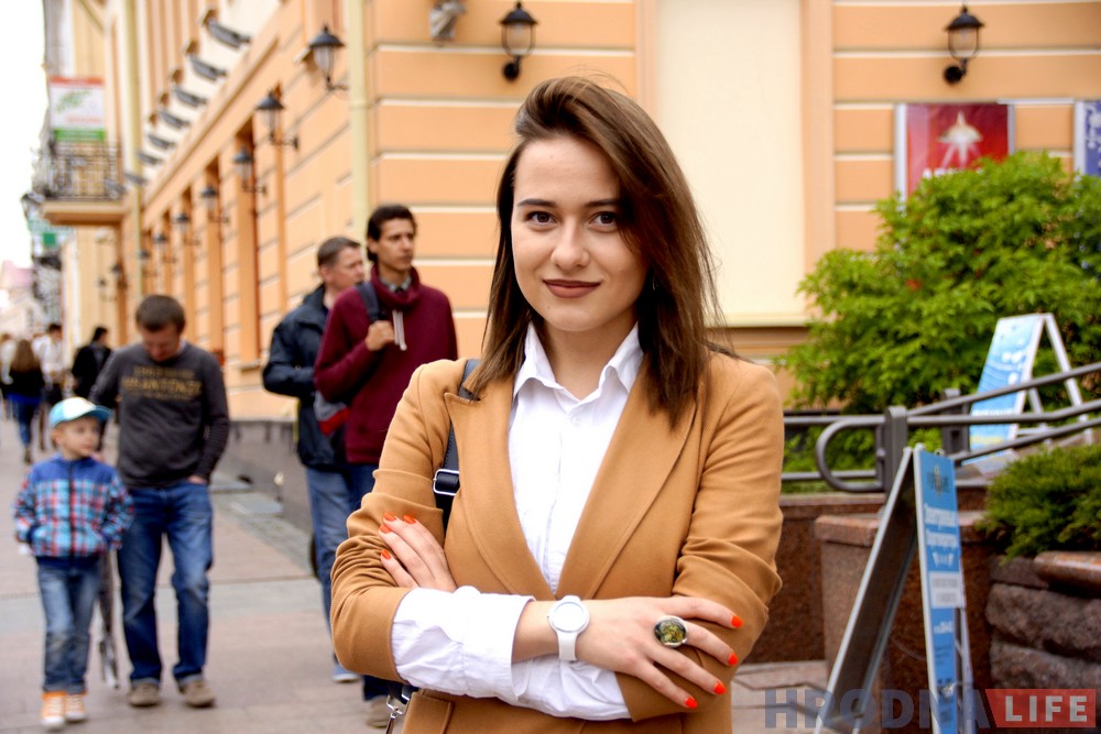 Стильные люди Гродно: 5 луков от любителей пения, спорта и работы с людьми