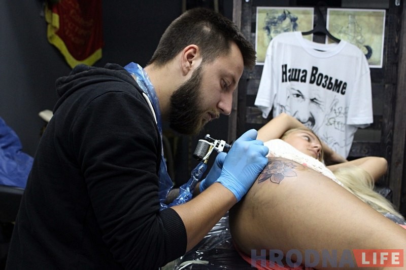 "Объединили усилия и собрались на одной площадке". В Гродно открылась тату студия "Храброе сердце"