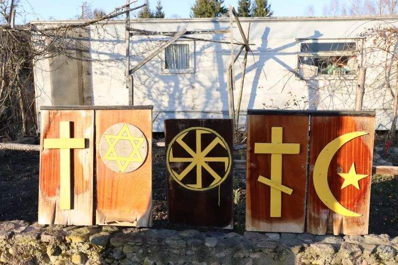 Інсталяцыя на ўчастку Мірэка.