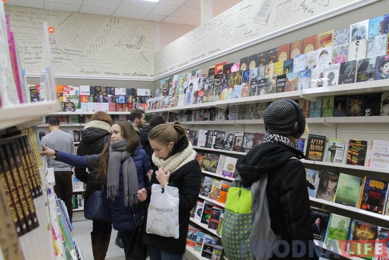 50 покупателей в первый час работы: в Гродно открылся магазин "OZ Книги" 50 покупателей в первый час работы: в Гродно открылся магазин "OZ Книги"