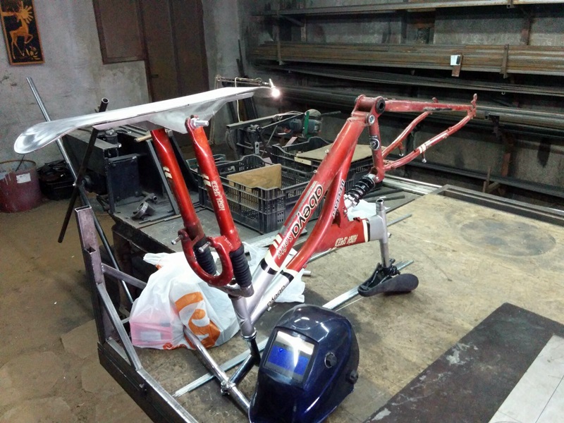 "Увидел в Друскининкае и сделал свой". Под Гродно парень обкатывает горки на самодельном сноубайке "Увидел в Друскининкае и сделал свой". Под Гродно парень обкатывает горки на самодельном сноубайке