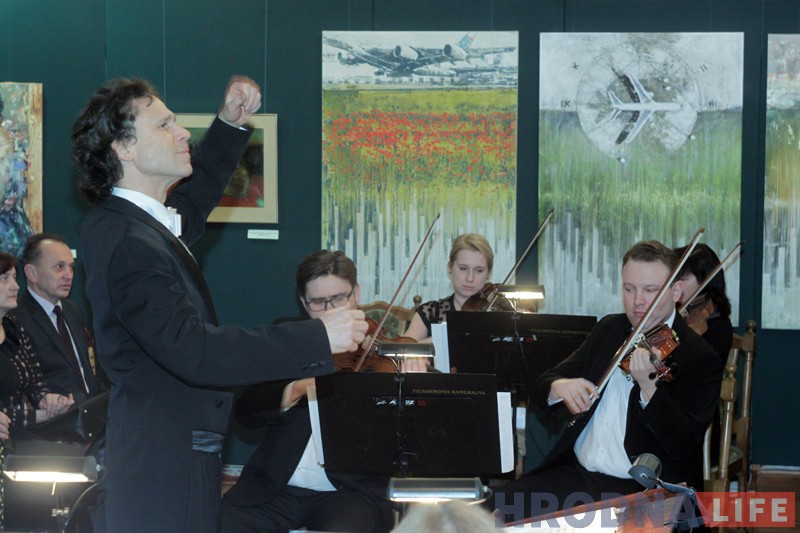 Польский оркестр сыграл концерт в Гродно и подарил чиновникам пиво Польский оркестр сыграл концерт в Гродно и подарил чиновникам пиво