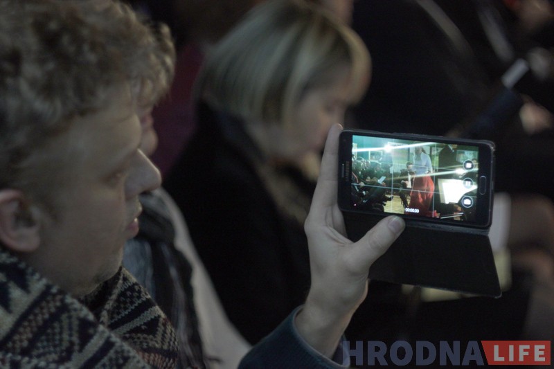 Польский оркестр сыграл концерт в Гродно и подарил чиновникам пиво Польский оркестр сыграл концерт в Гродно и подарил чиновникам пиво