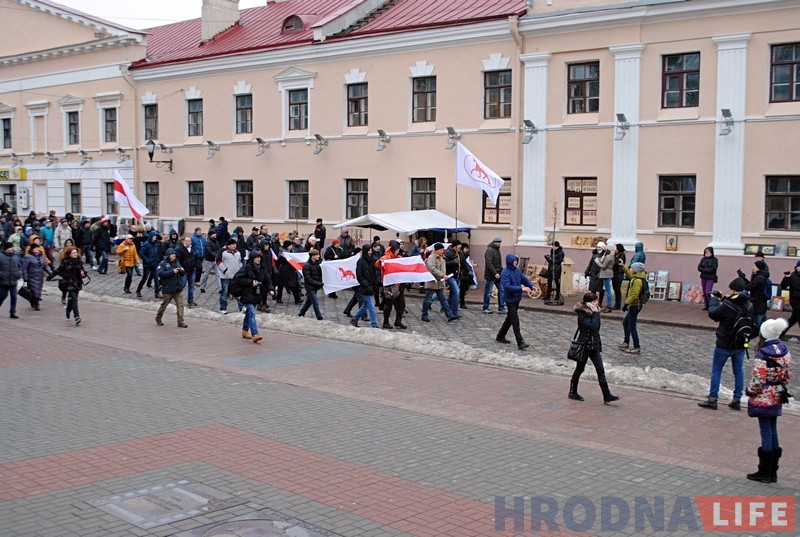 Недовольные гродненцы вышли на митинг против налога на тунеядство Недовольные гродненцы вышли на митинг против налога на тунеядство