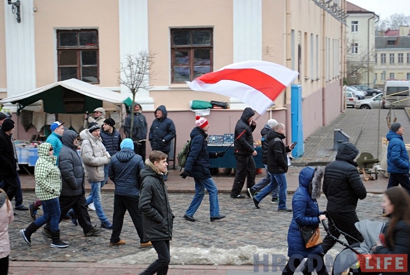 Недовольные гродненцы вышли на митинг против налога на тунеядство Недовольные гродненцы вышли на митинг против налога на тунеядство