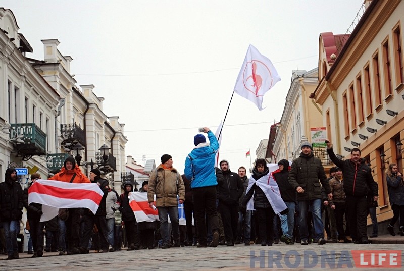 Недовольные гродненцы вышли на митинг против налога на тунеядство Недовольные гродненцы вышли на митинг против налога на тунеядство
