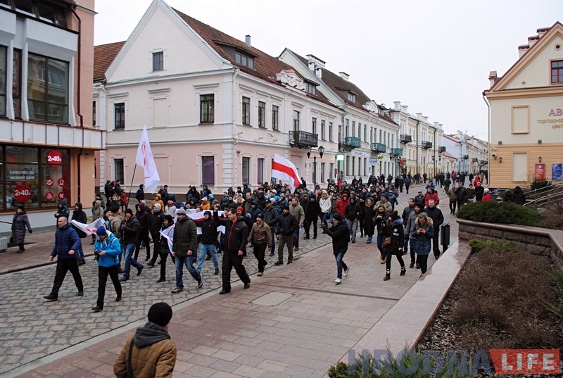 Недовольные гродненцы вышли на митинг против налога на тунеядство Недовольные гродненцы вышли на митинг против налога на тунеядство