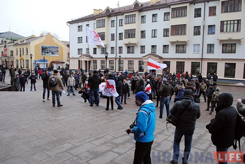 Недовольные гродненцы вышли на митинг против налога на тунеядство Недовольные гродненцы вышли на митинг против налога на тунеядство