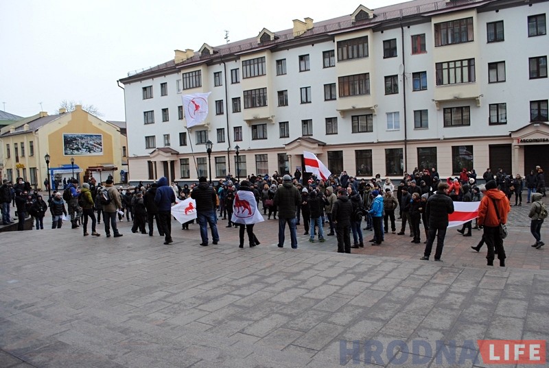 Недовольные гродненцы вышли на митинг против налога на тунеядство Недовольные гродненцы вышли на митинг против налога на тунеядство