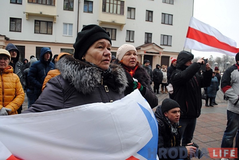 Недовольные гродненцы вышли на митинг против налога на тунеядство Недовольные гродненцы вышли на митинг против налога на тунеядство
