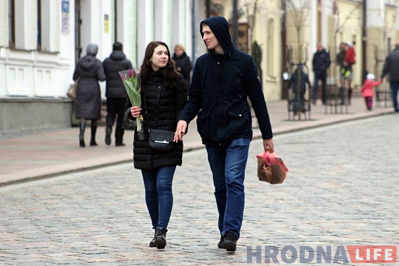 Гродненцы на улицах города 8 марта 2017 Гродненцы на улицах города 8 марта 2017