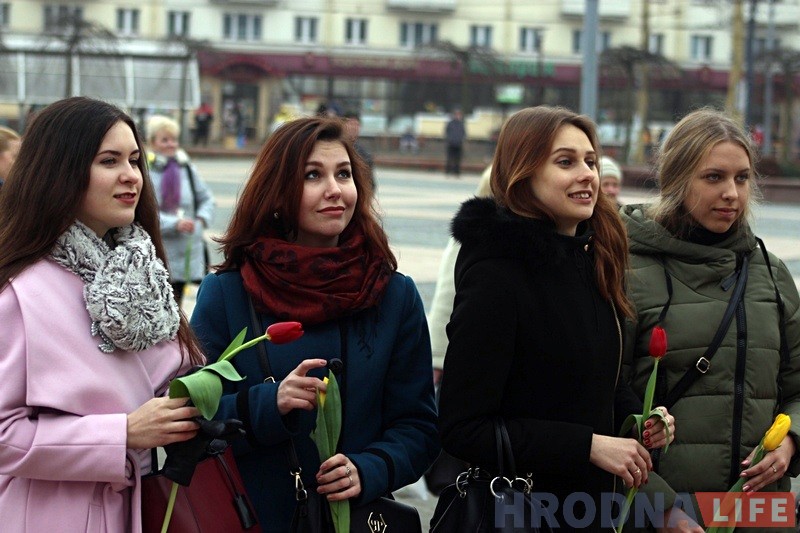 Гродненцы на улицах города 8 марта 2017 Гродненцы на улицах города 8 марта 2017
