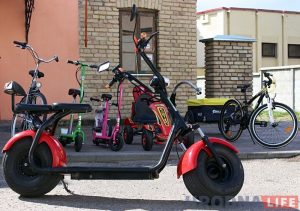 «Покатался и поставил где угодно». В Гродно запускают кикшеринг электросамокатов 