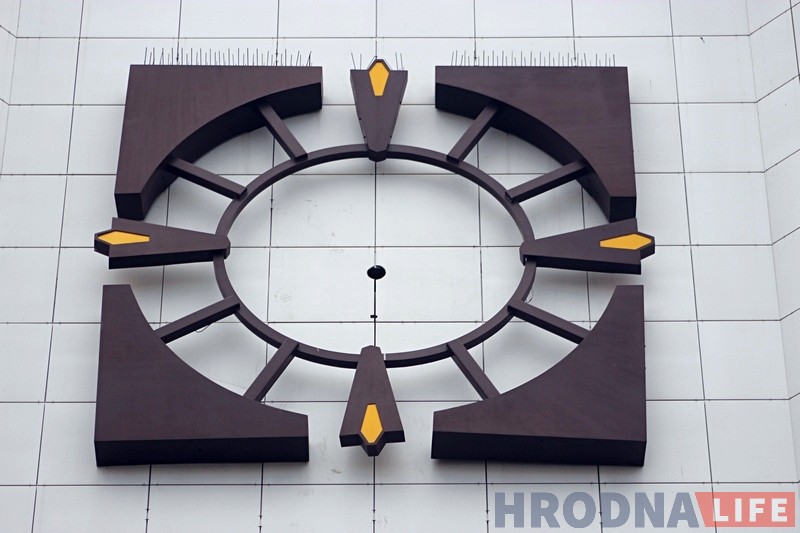 На железнодорожном вокзале Гродно большие часы отправили на ремонт На железнодорожном вокзале Гродно большие часы отправили на ремонт