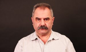 "С вас только расходники". Гродненские мастера бесплатно отремонтируют машины, получившие повреждения во время мирных акций Николай Маркевич. Фото: HrodnaMediaRoom