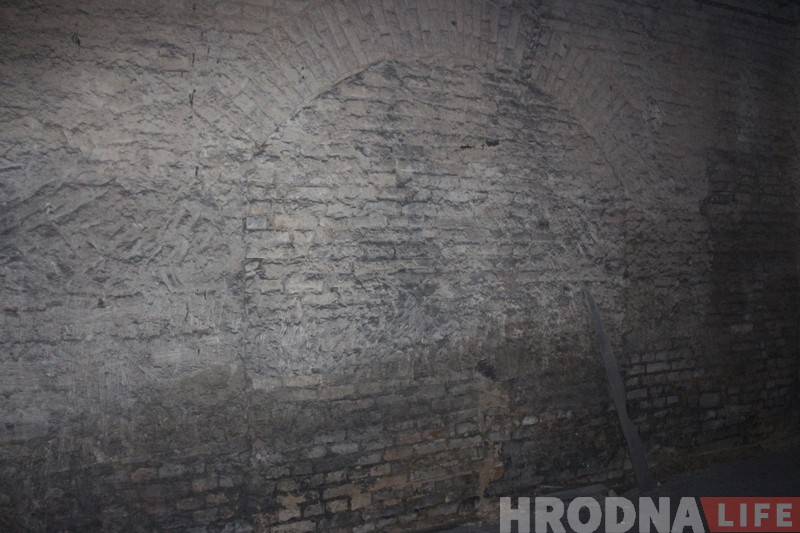 На Замковой могут выставить на продажу здание начала XX века (фото изнутри) На Замковой могут выставить на продажу здание начала XX века (фото изнутри)