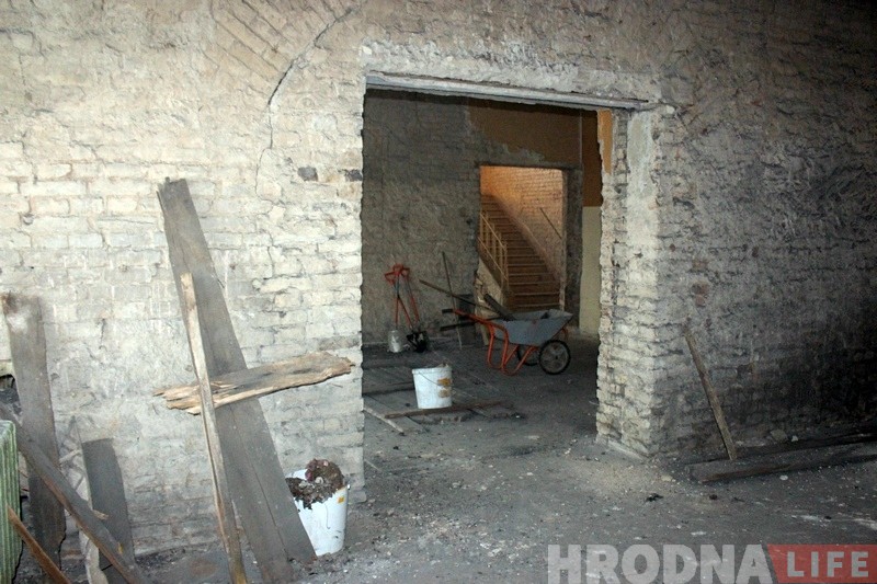 На Замковой могут выставить на продажу здание начала XX века (фото изнутри) На Замковой могут выставить на продажу здание начала XX века (фото изнутри)