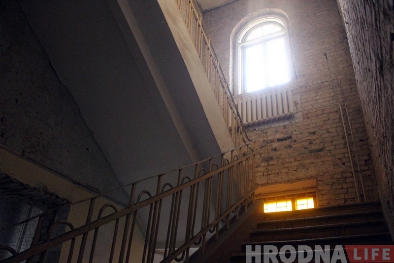 На Замковой могут выставить на продажу здание начала XX века (фото изнутри) На Замковой могут выставить на продажу здание начала XX века (фото изнутри)