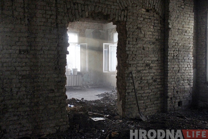 На Замковой могут выставить на продажу здание начала XX века (фото изнутри) На Замковой могут выставить на продажу здание начала XX века (фото изнутри)
