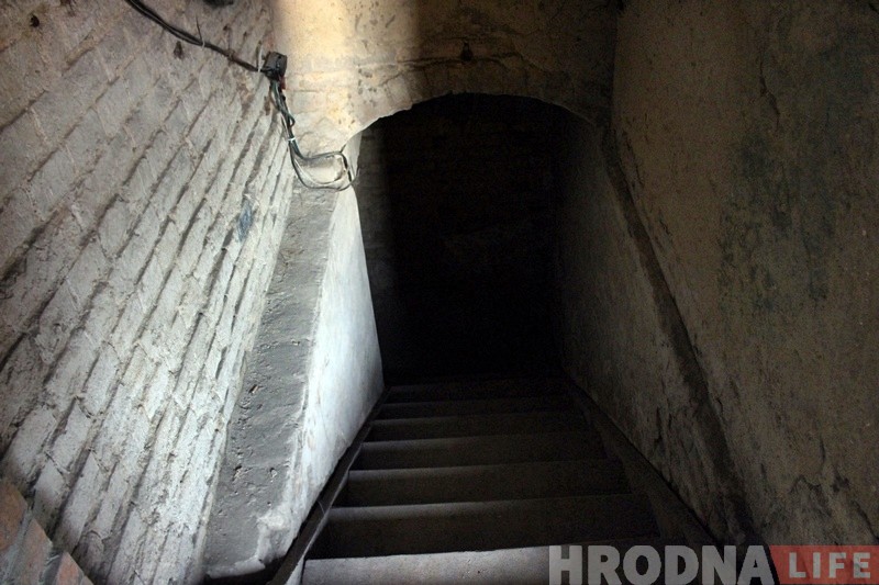 На Замковой могут выставить на продажу здание начала XX века (фото изнутри) На Замковой могут выставить на продажу здание начала XX века (фото изнутри)