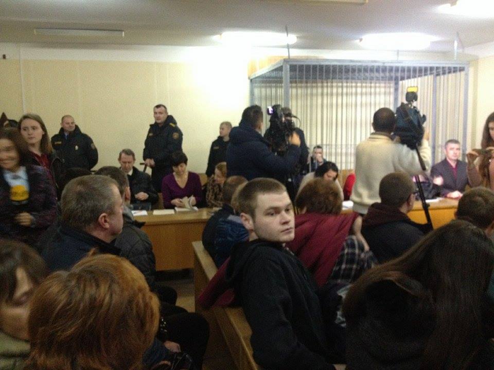 Обманули страховщиков на $80 тысяч: в Гродно судят водителей, которые подстраивали ДТП Обманули страховщиков на $80 тысяч: в Гродно судят водителей, которые подстраивали ДТП