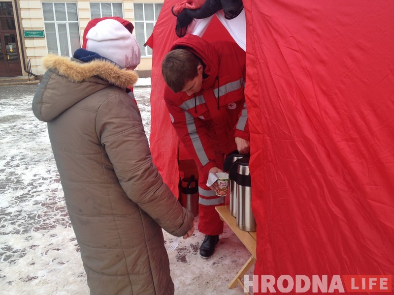 Не дождались морозов: около автовокзала бесплатно раздают чай, супы и пюре Не дождались морозов: около автовокзала бесплатно раздают чай, супы и пюре