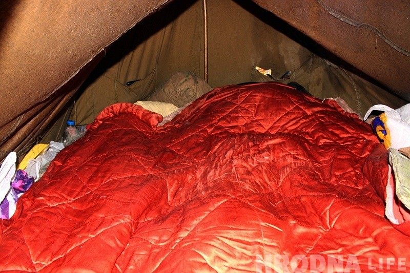 "Это не та жизнь, о которой я мечтала". Девушка-сирота из Гродно четыре года живет в лесу "Это не та жизнь, о которой я мечтала". Девушка-сирота из Гродно четыре года живет в лесу