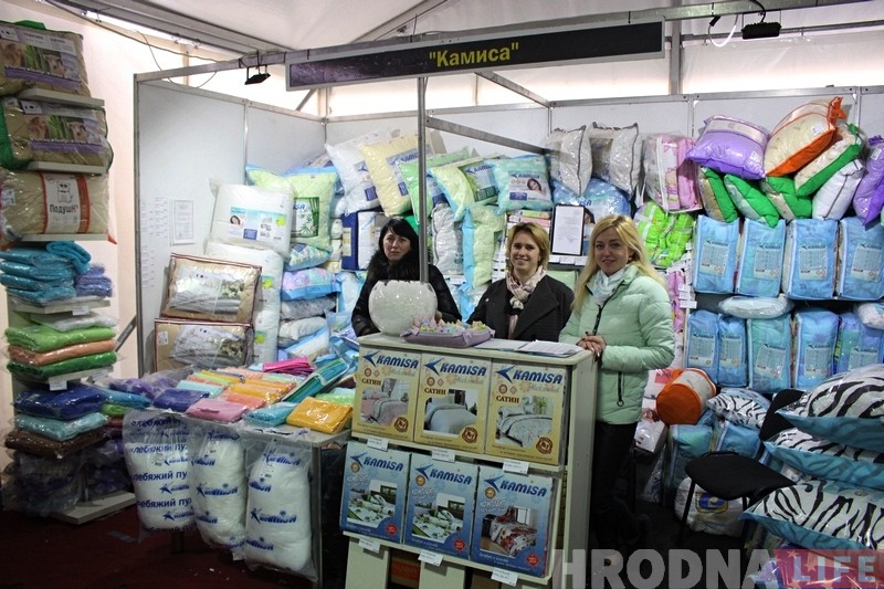 Ярмарка "КРЯК" открылась в Гродно: шубы, обувь, постельное - все дешево! А NaviBand бесплатно Ярмарка "КРЯК" открылась в Гродно: шубы, обувь, постельное - все дешево! А NaviBand бесплатно