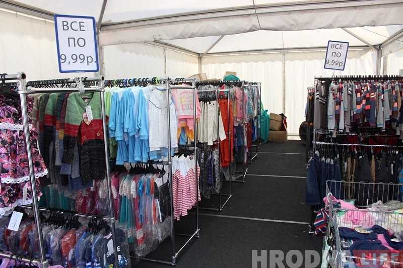 Ярмарка "КРЯК" открылась в Гродно: шубы, обувь, постельное - все дешево! А NaviBand бесплатно Ярмарка "КРЯК" открылась в Гродно: шубы, обувь, постельное - все дешево! А NaviBand бесплатно