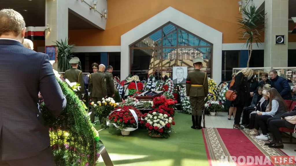 "Когда он стал героем, совсем не изменился". Гродненцы простились с легендарным спортсменом Александром Курловичем