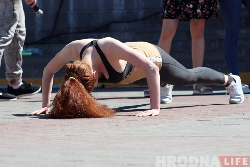 "Кто-то выпивает, а мы по спорту": гродненцы отжиманиями отметили День Победы "Кто-то выпивает, а мы по спорту": гродненцы отжиманиями отметили День Победы