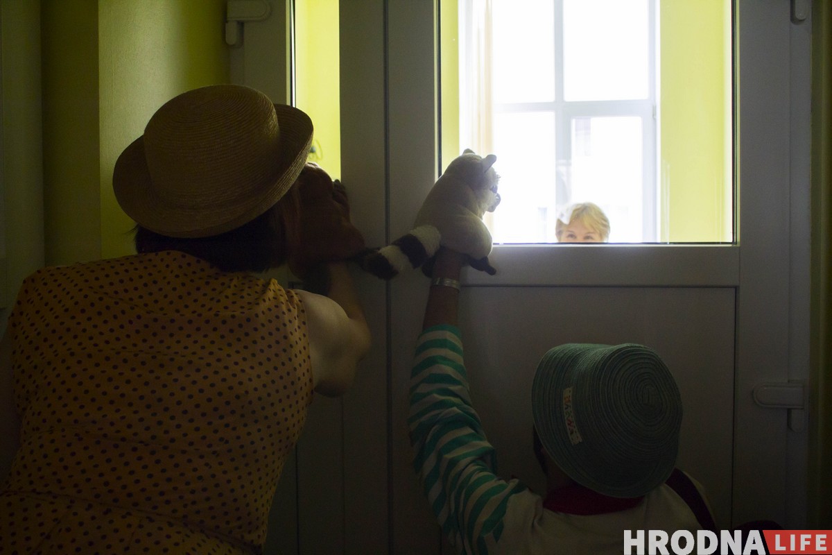 “Шчокі ад смеху баляць”. Бальнічныя клоўны наведалі гродзенскія бальніцы “Шчокі ад смеху баляць”. Бальнічныя клоўны наведалі гродзенскія бальніцы