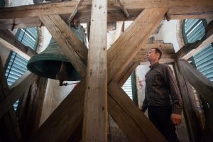 Строитель Юра из Гродно неожиданно узнал, что он — немец. И вот через 30 лет бросил работу и стал звонарем, как его дед Рейнгольд