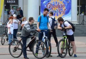 Велодорожка раздора. Пешеходы и велосипедисты не могут разделить дорогу в Пышках Велодорожка раздора. Пешеходы и велосипедисты не могут разделить дорогу в Пышках