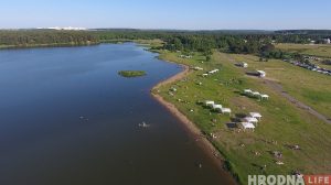 Вербница во время пандемии. Гродненские католики пришли на праздничное богослужение в Фарный костёл