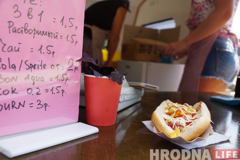 Детская мечта привела в бизнес. Фудтрак «Розовая пантера» угощал «Суседзяў» мороженым и не только Детская мечта привела в бизнес. Фудтрак «Розовая пантера» угощал «Суседзяў» мороженым и не только