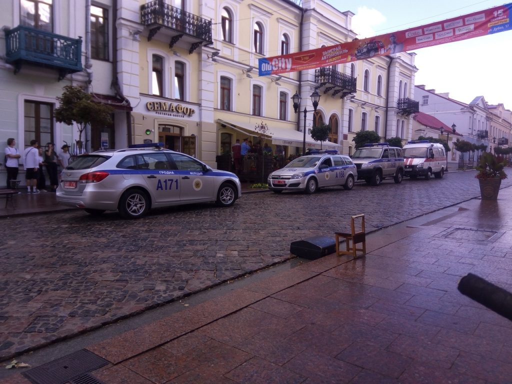 Конфликт в центре Гродно закончился дракой с милицией