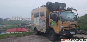 Дальняк на “Минске”: пара из России на советском мотоцикле снова доехала до Гродно