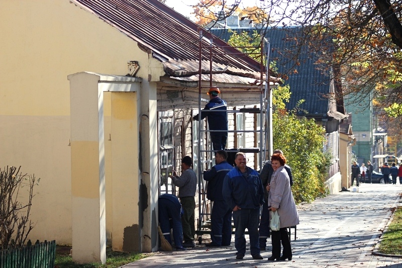«От соседей осталась только скрипка». История дома, который готовили к приезду Лукашенко «От соседей осталась только скрипка». История дома, который готовили к приезду Лукашенко