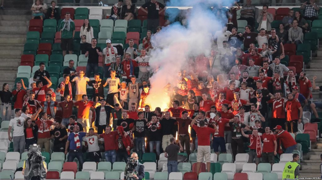 Кричалку «Хто ня скача, той м…ль!» в Беларуси признали экстремистской. За нее будут штрафовать или арестовывать