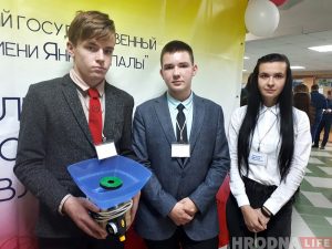 "Накормили весь класс". В Гродно гимназисты собрали собственный аппарат для сахарной ваты 