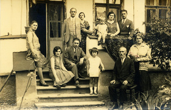 "Мой дедушка его никогда не продавал". Дом Ворошильских на Василька могут продать за 700 тысяч рублей "Мой дедушка его никогда не продавал". Дом Ворошильских на Василька могут продать за 700 тысяч рублей