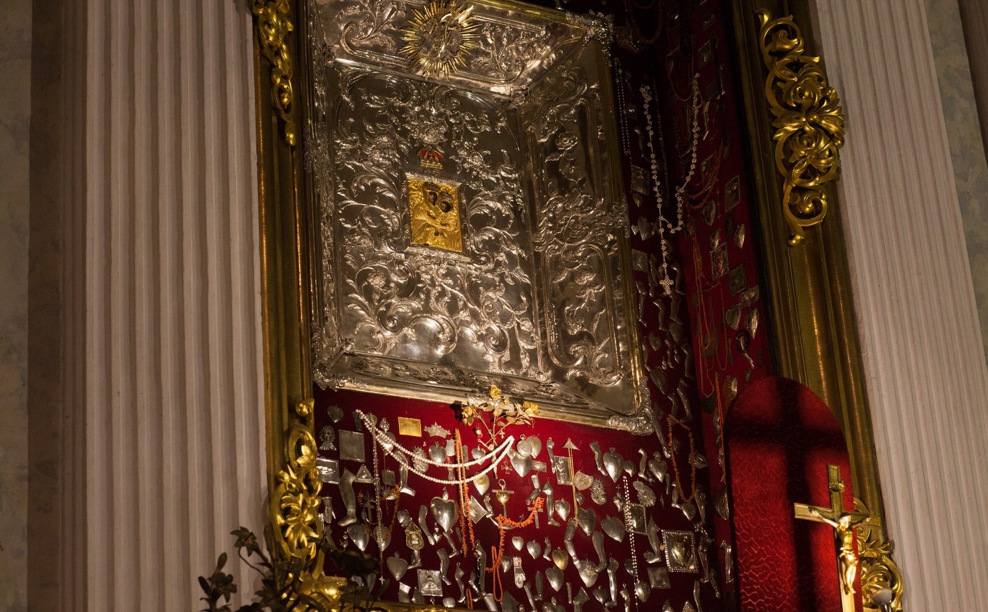 Гродненский историк разгадал загадку древних cкамей в Фарном костеле