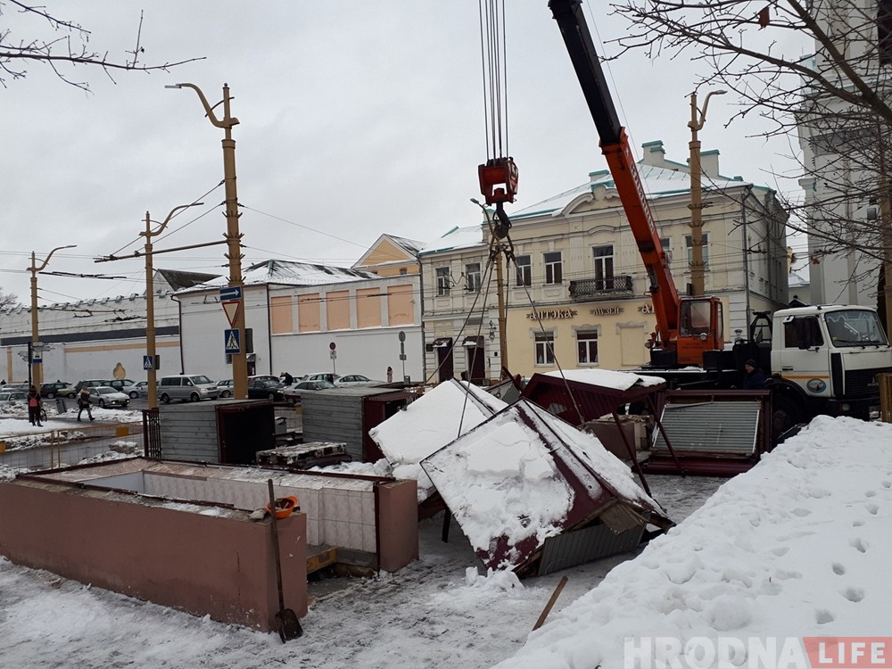 Знаменитый туалет-"метро" на Советской площади в Гродно снесли Знаменитый туалет-"метро" на Советской площади в Гродно снесли