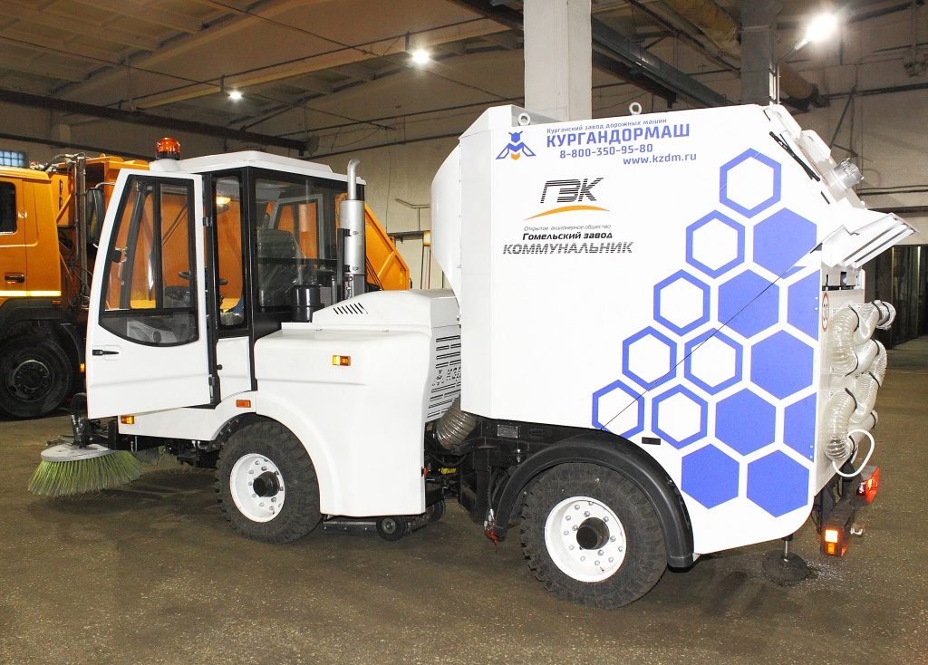 Гродно будет чистить вакуумная подметально-уборочная машина. Первая в Беларуси