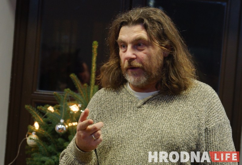 "Ну не свиньи, а?" Алесь Суров представил в Гродно выставку "В стране сала" "Ну не свиньи, а?" Алесь Суров представил в Гродно выставку "В стране сала"