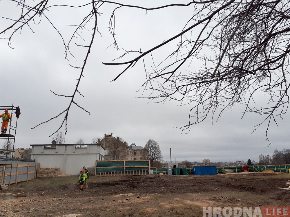 «Кривой дом» на Троицкой перестроят до неузнаваемости. И, возможно, уничтожат фундаменты еще семи старых зданий «Кривой дом» на Троицкой перестроят до неузнаваемости. И, возможно, уничтожат фундаменты еще семи старых зданий